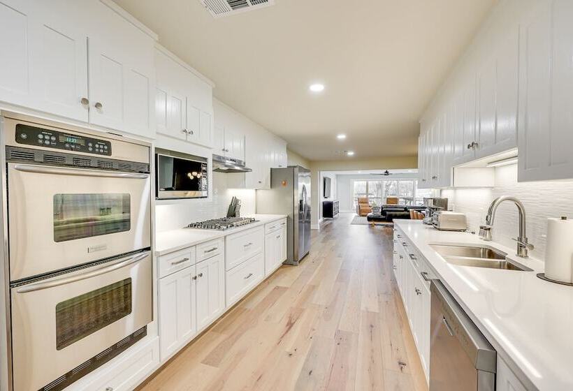 Grand Lakefront Home In Hot Springs W/ Boat Dock!