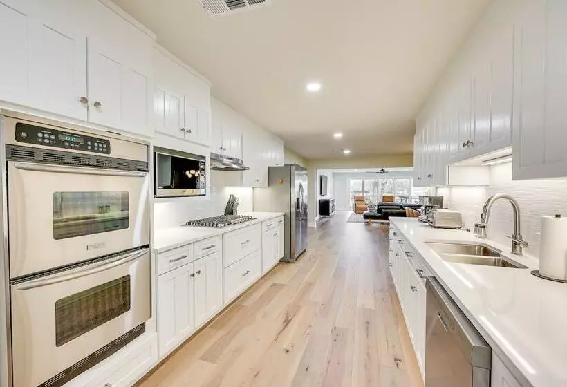 Grand Lakefront Home In Hot Springs W/ Boat Dock!