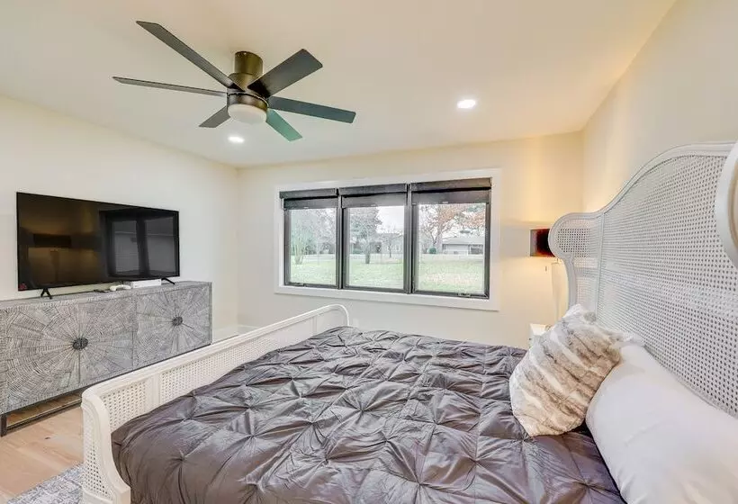 Grand Lakefront Home In Hot Springs W/ Boat Dock!