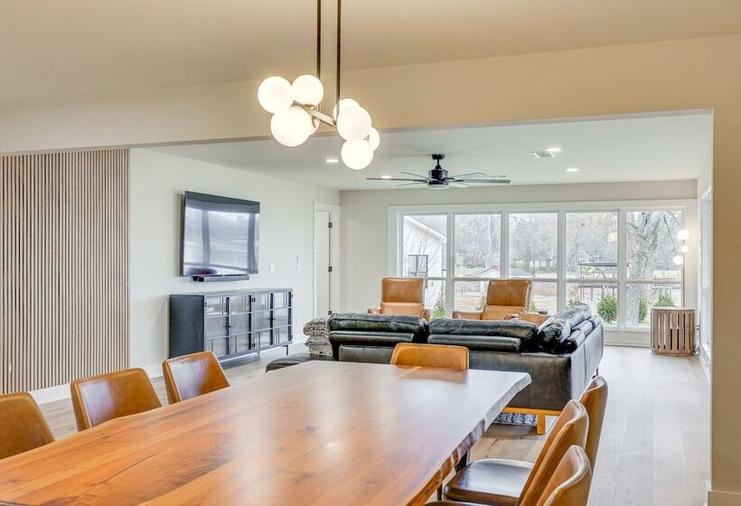 Grand Lakefront Home In Hot Springs W/ Boat Dock!