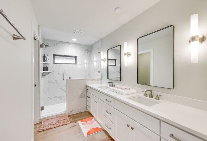 Grand Lakefront Home In Hot Springs W/ Boat Dock!