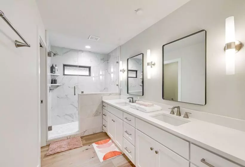 Grand Lakefront Home In Hot Springs W/ Boat Dock!