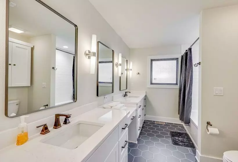 Grand Lakefront Home In Hot Springs W/ Boat Dock!