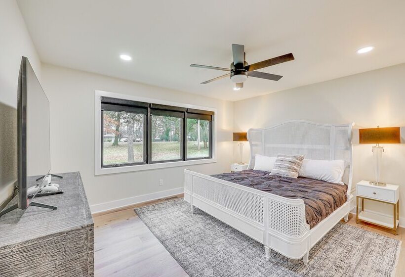 Grand Lakefront Home In Hot Springs W/ Boat Dock!