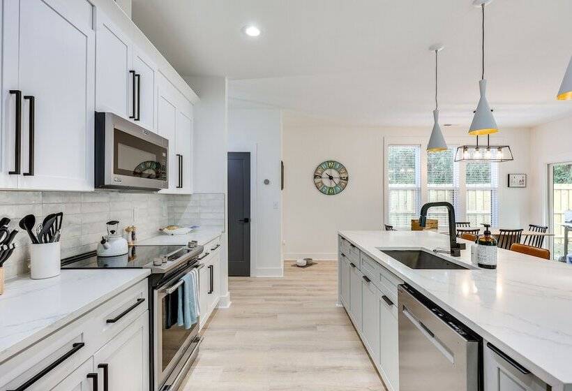 Luxe Wilmington Home: 2 Mi To Historic Downtown