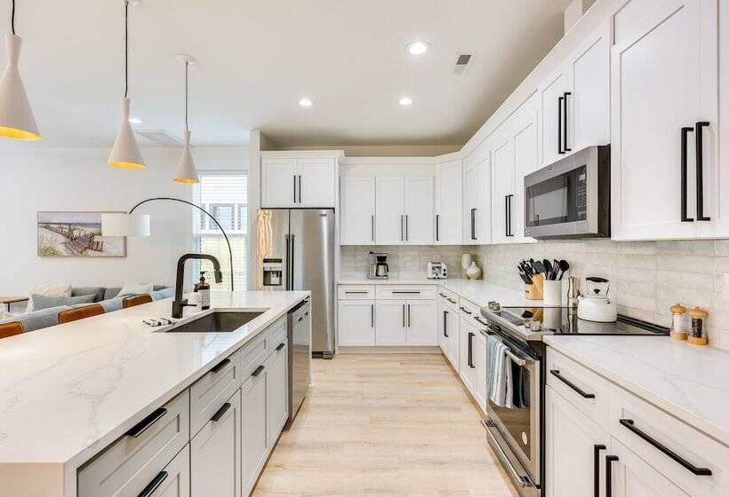 Luxe Wilmington Home: 2 Mi To Historic Downtown