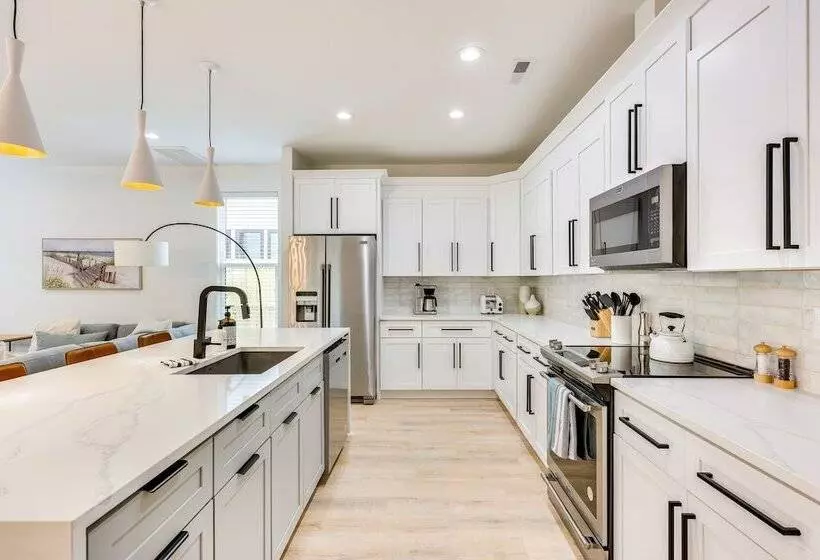 Luxe Wilmington Home: 2 Mi To Historic Downtown