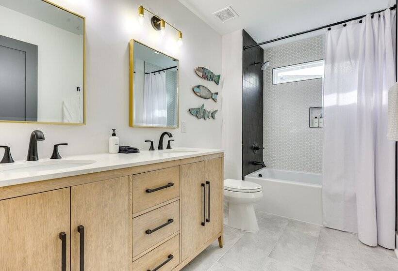 Luxe Wilmington Home: 2 Mi To Historic Downtown