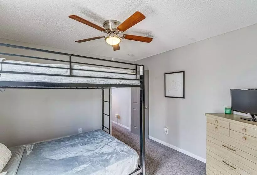 Mary Esther Home W/ Fireplace, Grill & Backyard!
