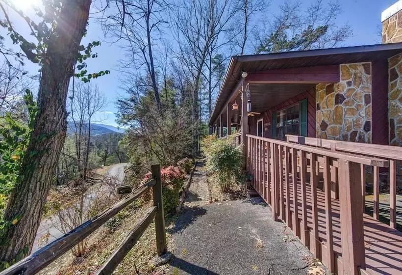 Peaceful 2br In Mountains W/ Private Hot Tub!