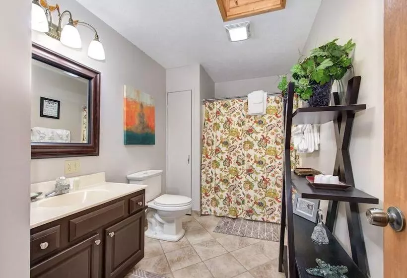 Peaceful 2br In Mountains W/ Private Hot Tub!