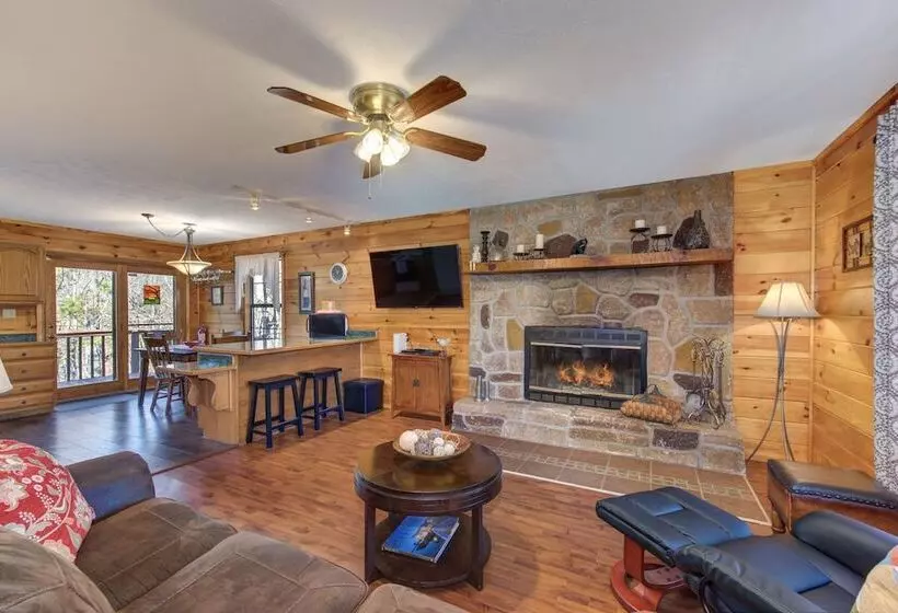 Peaceful 2br In Mountains W/ Private Hot Tub!