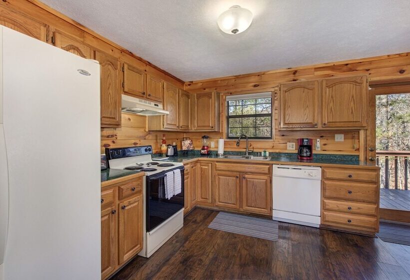 Peaceful 2br In Mountains W/ Private Hot Tub!