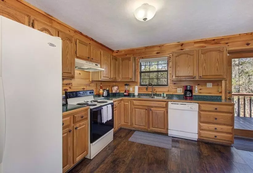 Peaceful 2br In Mountains W/ Private Hot Tub!