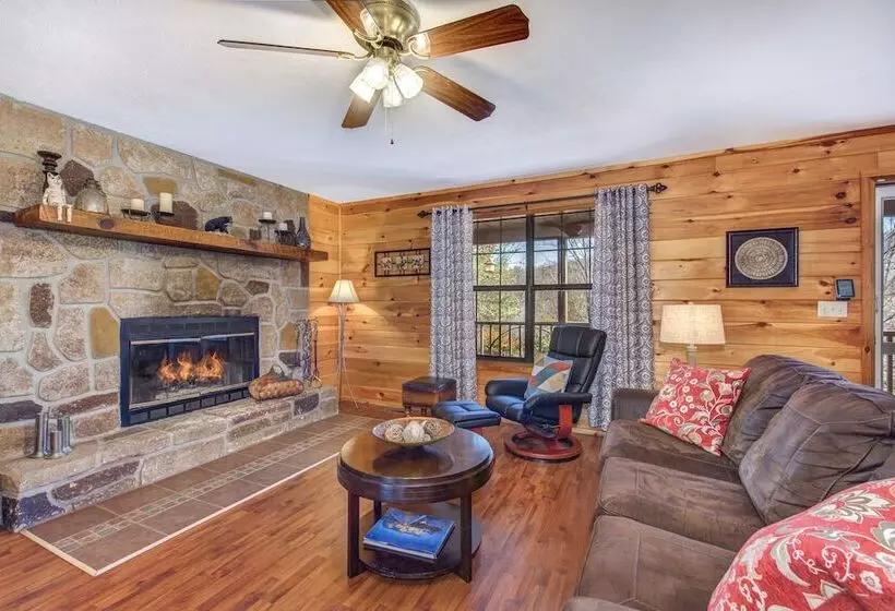 Peaceful 2br In Mountains W/ Private Hot Tub!