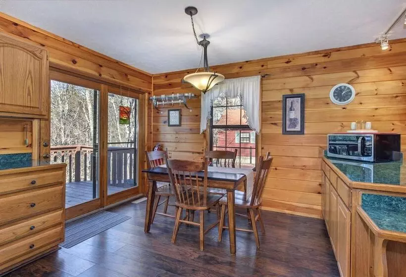 Peaceful 2br In Mountains W/ Private Hot Tub!