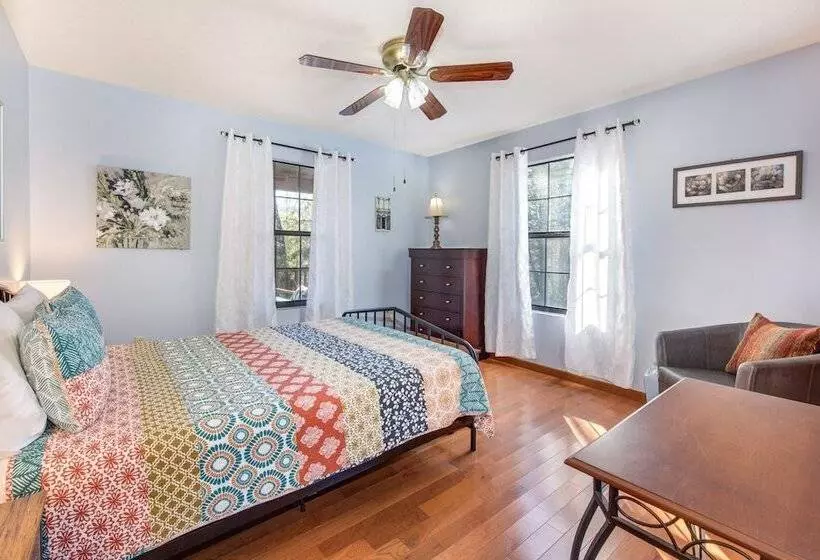 Peaceful 2br In Mountains W/ Private Hot Tub!