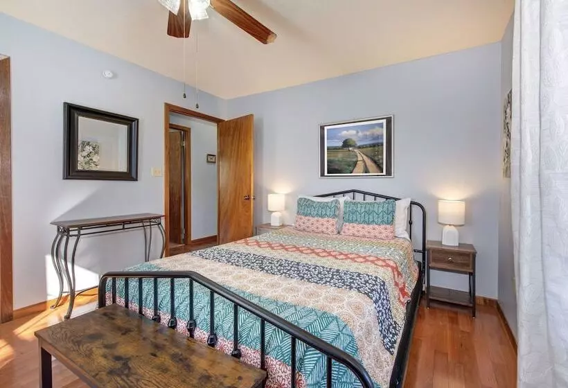 Peaceful 2br In Mountains W/ Private Hot Tub!