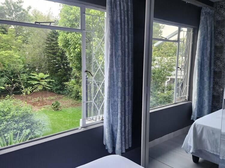 膳宿费 Mistica On St James