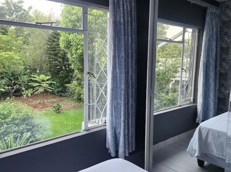 膳宿费 Mistica On St James