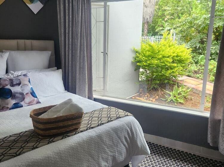 膳宿费 Mistica On St James