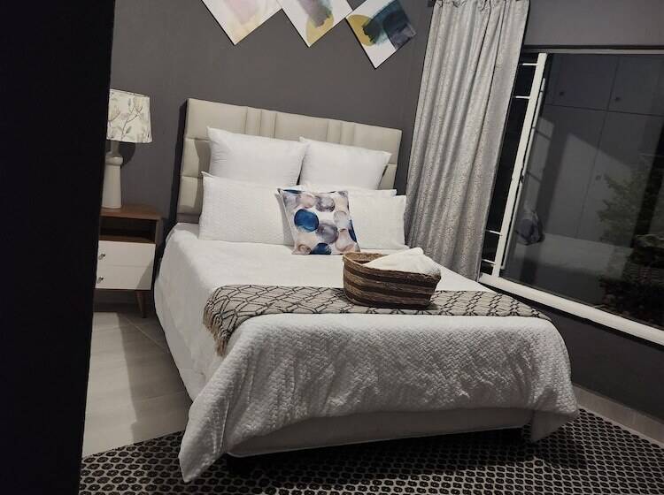 膳宿费 Mistica On St James