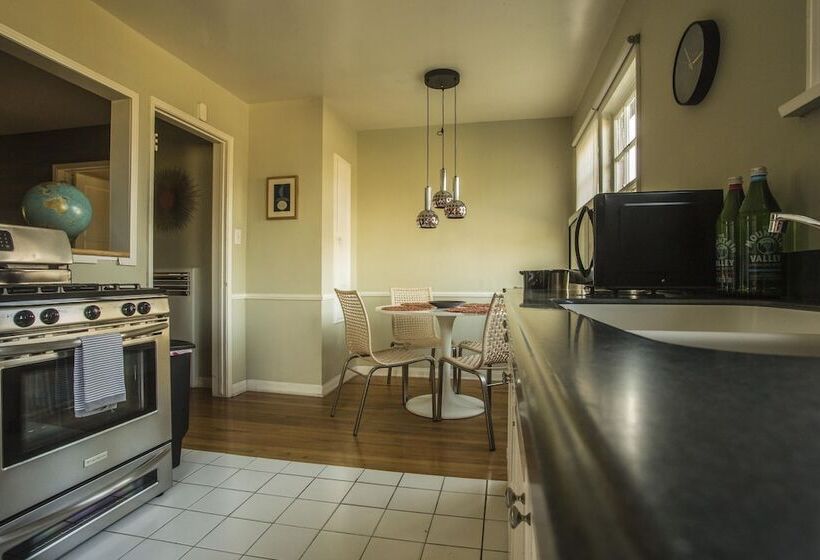 پانسیون The Venice Beachwood