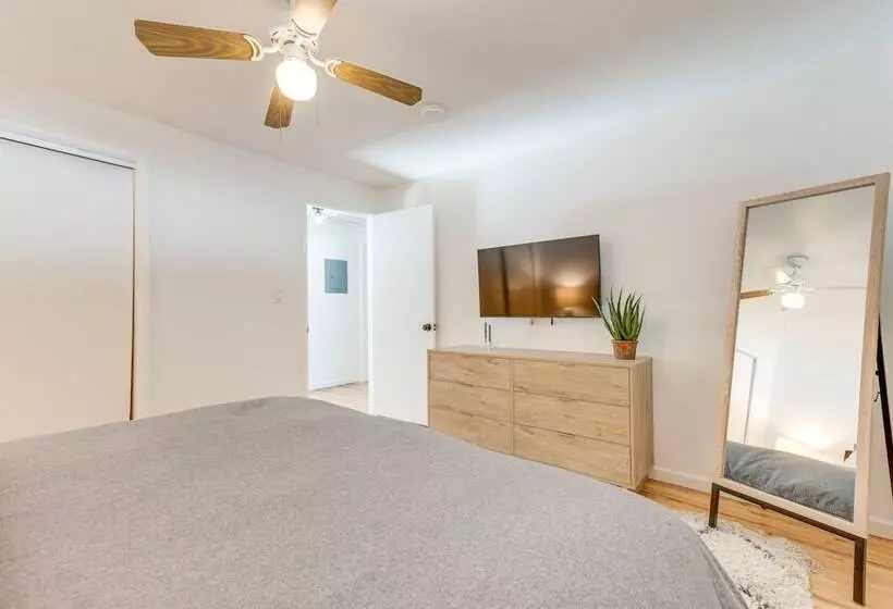 12 Mi To Red Rocks: Pet Friendly Arvada Home!