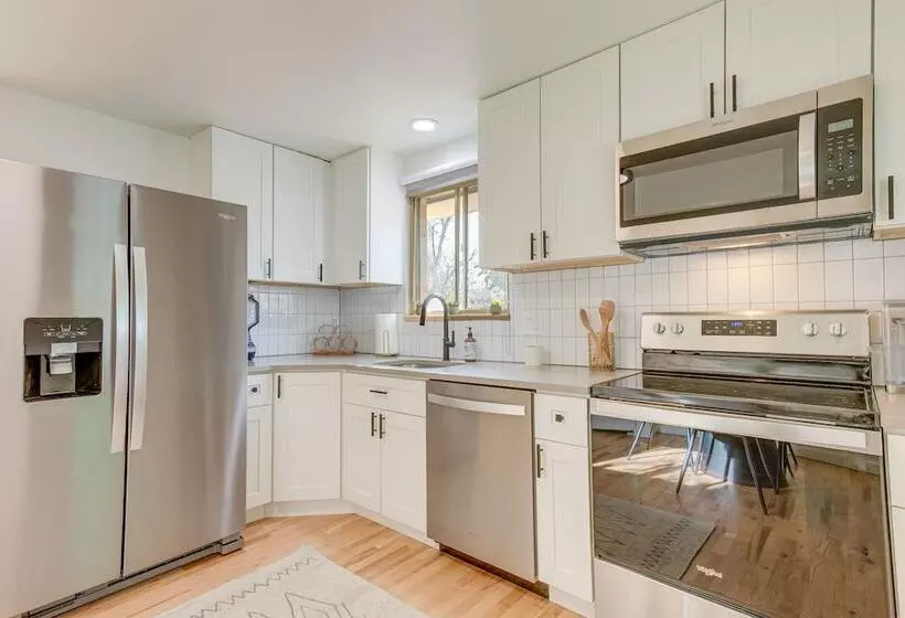 12 Mi To Red Rocks: Pet Friendly Arvada Home!