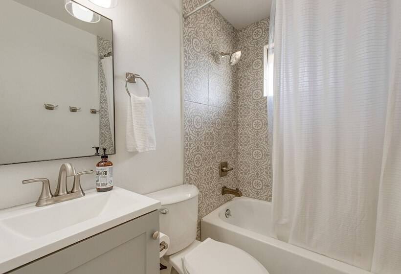 12 Mi To Red Rocks: Pet Friendly Arvada Home!