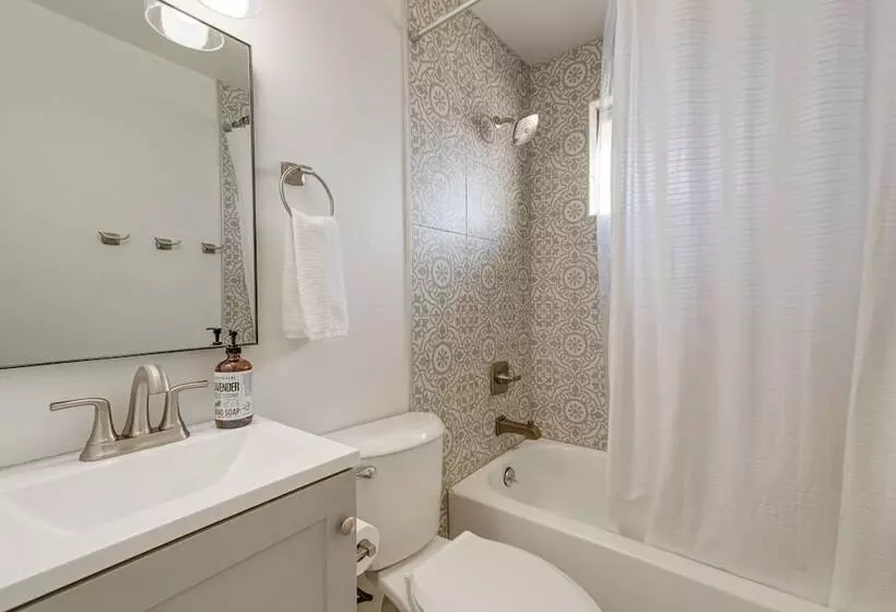 12 Mi To Red Rocks: Pet Friendly Arvada Home!