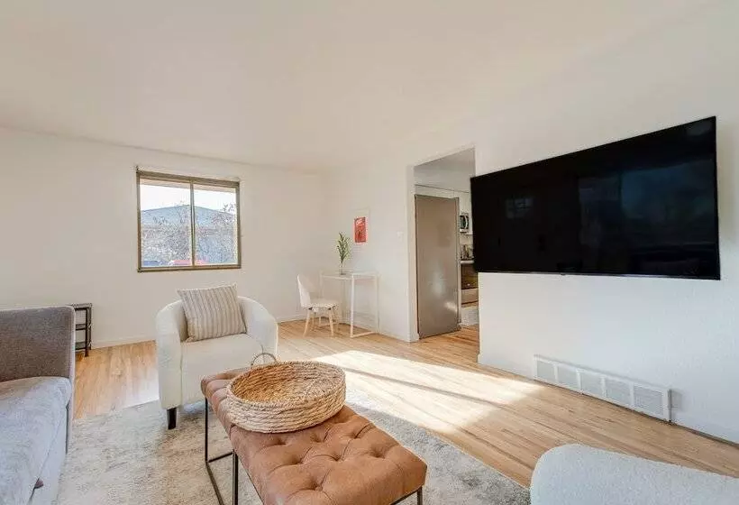 12 Mi To Red Rocks: Pet Friendly Arvada Home!