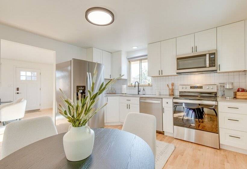 12 Mi To Red Rocks: Pet Friendly Arvada Home!