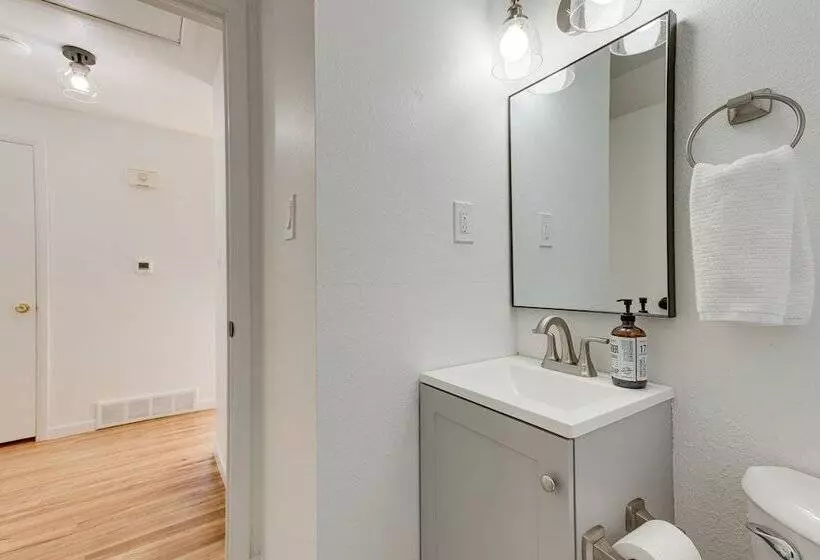 12 Mi To Red Rocks: Pet Friendly Arvada Home!