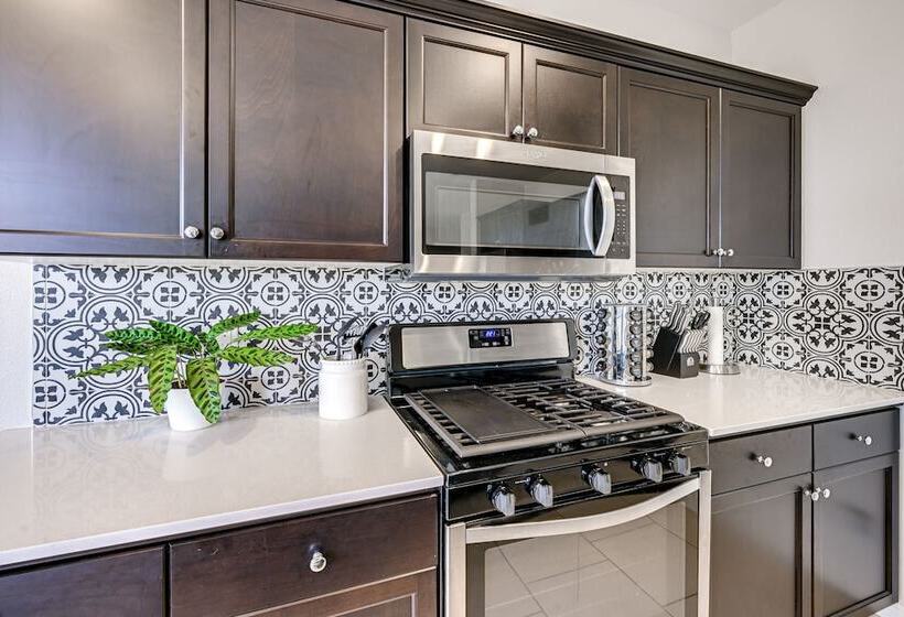 Pet Friendly Clovis Home Near Mall & Waterpark!