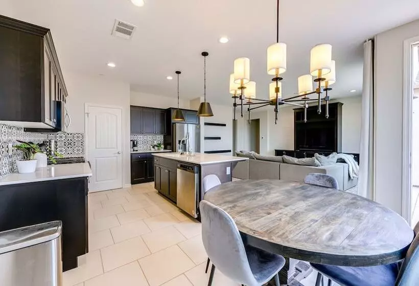 Pet Friendly Clovis Home   Near Mall & Waterpark!