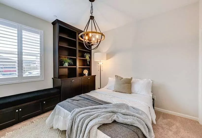 Pet Friendly Clovis Home   Near Mall & Waterpark!