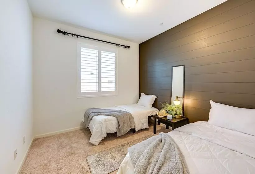 Pet Friendly Clovis Home   Near Mall & Waterpark!