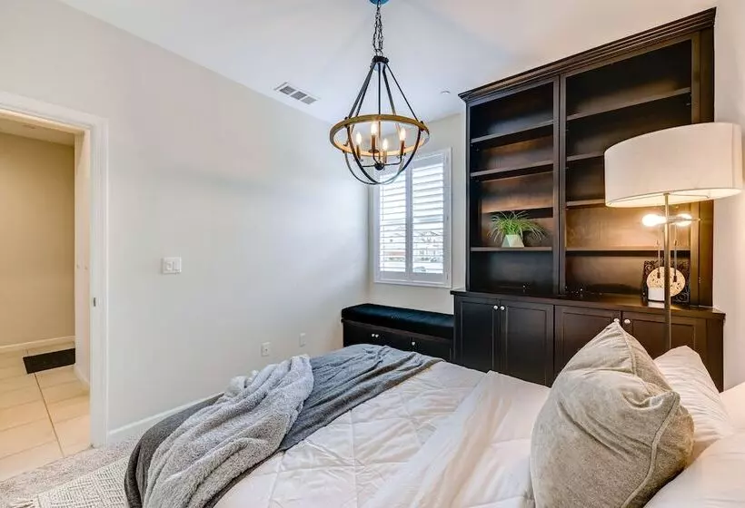 Pet Friendly Clovis Home   Near Mall & Waterpark!