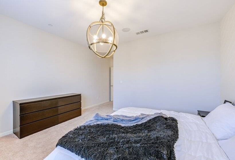 Pet Friendly Clovis Home Near Mall & Waterpark!