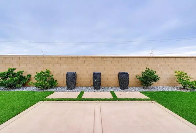 Pet Friendly Clovis Home   Near Mall & Waterpark!