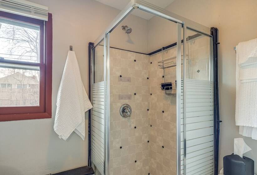 Homewood Home ~ 1 Mi To Metra Station!