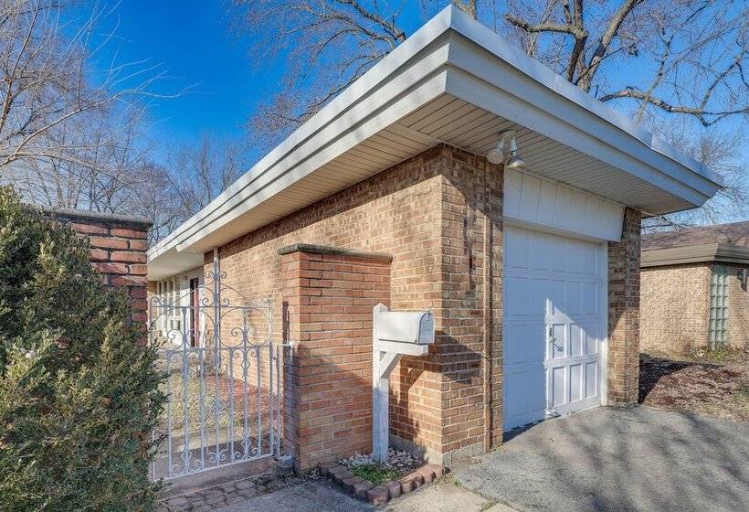 Homewood Home ~ 1 Mi To Metra Station!