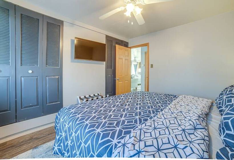 Homewood Home ~ 1 Mi To Metra Station!