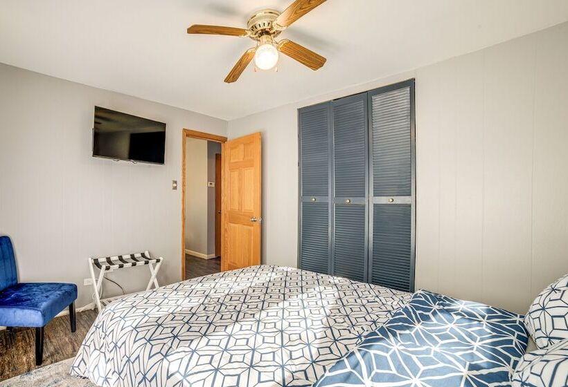 Homewood Home ~ 1 Mi To Metra Station!