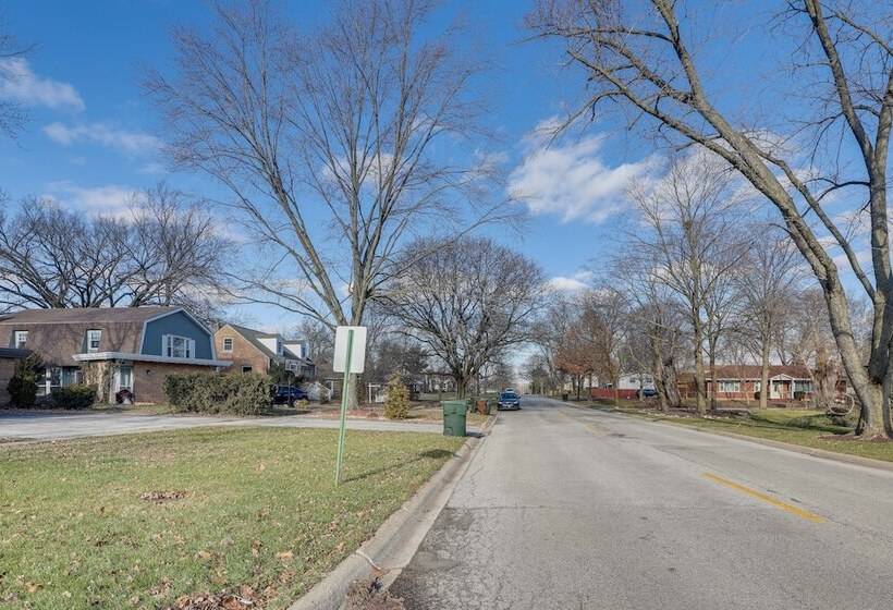 Homewood Home ~ 1 Mi To Metra Station!