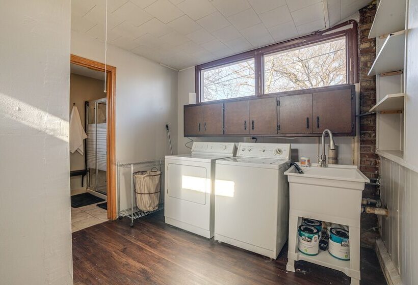 Homewood Home ~ 1 Mi To Metra Station!