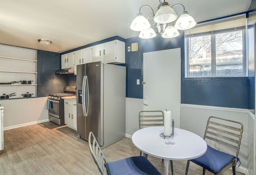 Homewood Home ~ 1 Mi To Metra Station!