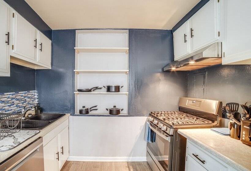 Homewood Home ~ 1 Mi To Metra Station!