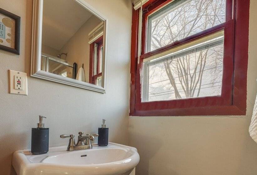 Homewood Home ~ 1 Mi To Metra Station!